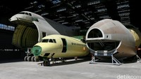 Pesawat terbang Antonov 225 Mriya adalah jenis pesawat kargo terbesar di dunia yang dirancang oleh Pusat Desain Antonov di negara Russia (dulu Uni Soviet) pada tahun 1980. REUTERS/Valentyn Ogirenko.