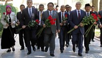 Wakil Ketua MPR Oesman Sapta Odang dan delegasi MPR tiba di makam pahlawan nasional Azerbaijan.