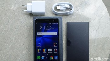 Ini adalah Zenfone 3 versi 5,2 inch Full HD dan RAM 3 GB yang dijual Rp 4,099 juta. Foto: detikINET/Fino Yurio Kristo