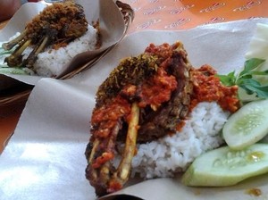 Huah! Sedap Mantap Bebek Penyet Plus Sambal Enak di 5 Tempat Ini