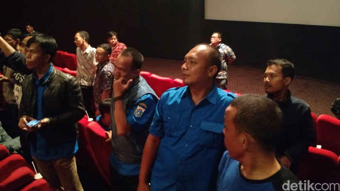 Ahok Ajak Pasukan Biru Nobar Warkop DKI di Bioskop karena Sudah Kerja Keras