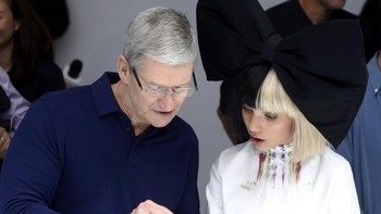 Pada tahun 2007, Cook dipromosikan menjadi Chief Operating Officer. Dia menjadi salah satu orang yang paling dipercaya Steve Jobs. Kemudian, ia dipercaya menjadi CEO Apple dan terus menuai kesuksesan dalam kepemimpinannya. Foto: Reuters