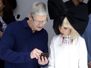 CEO Apple Girang Main Super Mario Run