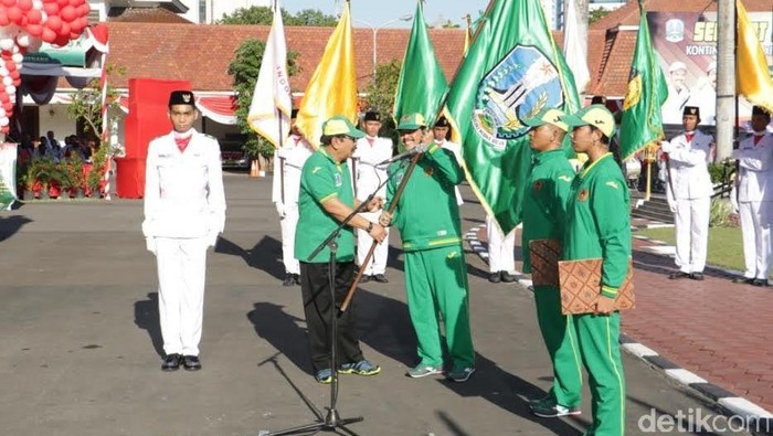Gubernur Jatim Lepas 1.095 Atlet dan Official PON