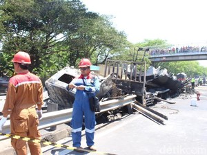 Pertamina Sudah Asuransikan Truk Tangki yang Terbakar di Tol Porong