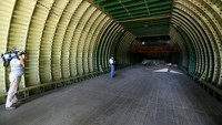 Antonov 225 telah menjadi armada andalan pada Antonov Airlines, pengangkutan benda-benda yang dianggap mustahil untuk dipindahkan lewat jalur air misalnya seperti lokomotif atau sebuah generator dengan berat 150 ton. REUTERS/Valentyn Ogirenko.