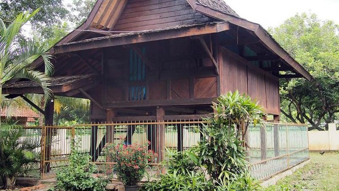 Nuansa Mistis Saung Ranggon di Bekasi