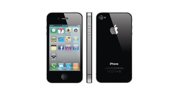 iPhone 4S dirilis 14 Oktober 2011. Membawa peningkatan hardware dan kehadiran asisten digital Siri. Foto: Apple