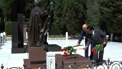Oesman Sapta Ziarah ke Makam Pahlawan Azerbaijan