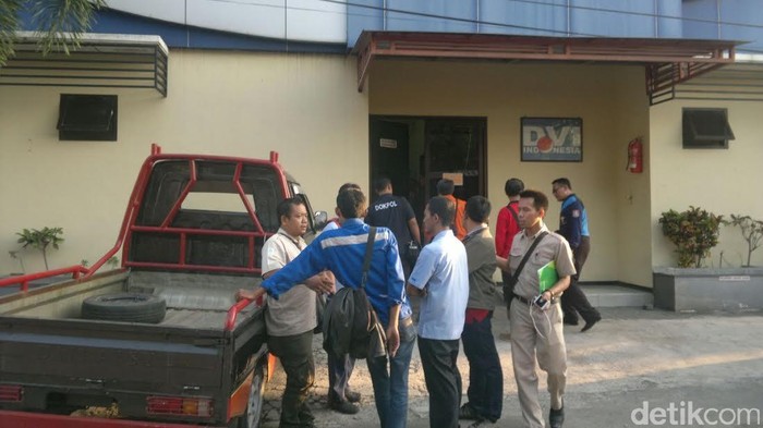 Teman dan Kerabat Pengemudi Avanza yang Tewas Kecelakaan di Tol Porong Berdatangan