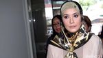 Elma Theana Diperiksa Polisi Soal Senpi Aa Gatot