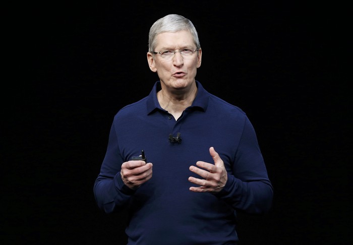 Apple Inc CEO Tim Cook discusses the iPhone 7 during an Apple media event in San Francisco, California, U.S. September 7, 2016. Reuters/Beck Diefenbach