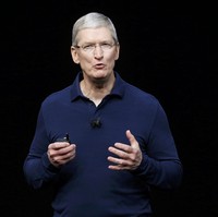 Saya suka mengingatkan diri dari mana saya berasal, dan menempatkan diri di tengah lingkungan yang sederhana. Itu memudahkan saya untuk menjalaninya, kata Tim Cook seperti dikutip harian South China Morning Post (SCMP) pada 2019. Pria yang melela sebagai gay pada 2014 lalu kemudian menambahkan, Bukan uang yang memotivasi saya. (Foto: Reuters/Beck Diefenbach)