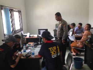 Bak di Film: Perampok Masuk ke Bank di Indramayu, Sandera Pegawai, dan Kuras Uang