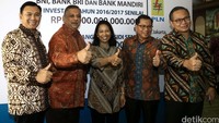 Perjanjian pinjaman ditandatangani oleh Direktur Utama PLN Sofyan Basir, Direktur Utama BNI Achmad Baiquni, Direktur Utama BRI Asmawi Syam, dan Direktur Utama Bank Mandiri Kartika Wirjoatmodjo. Acara penandatanganan berlangsung di Kantor Kementerian BUMN, Jumat (9/9), dengan disaksikan Menteri BUMN Rini Soemarno.