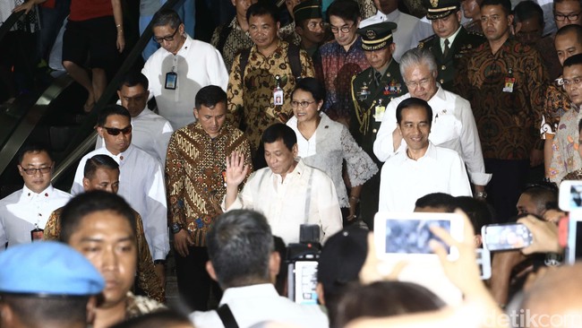 Bukan Blusukan Biasa Saat Jokowi Ajak Duterte hingga Zuckerberg ke Tanah Abang