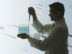 Pria Ini Tes DNA Anaknya gegara Wajah Tak Mirip, Hasilnya Mengejutkan!