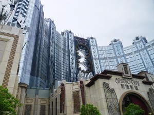 Sensasi Naik Bianglala Berbentuk Angka 8 di Macau
