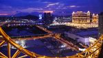 Potret Bianglala Unik di Tengah Gedung Mewah Macau