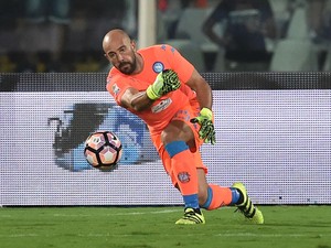 Reina Nantikan Respons Napoli