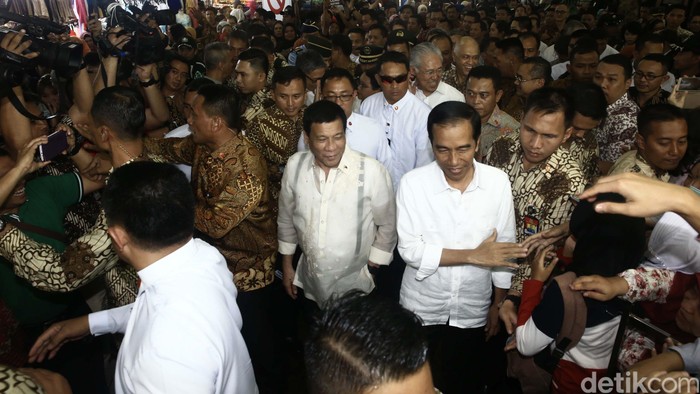 Sumringahnya Pedagang Tanah Abang Bisa Ketemu Langsung Jokowi dan Duterte