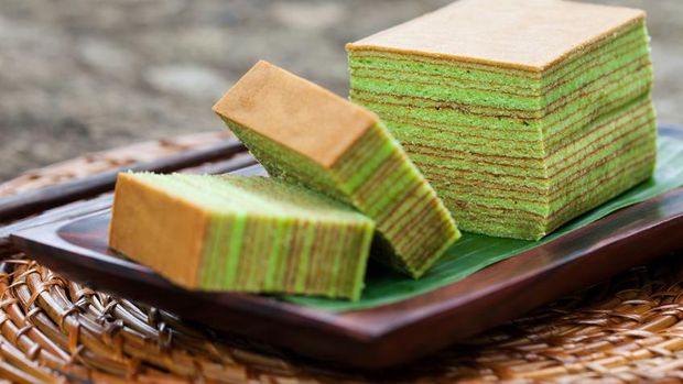 Multi-layered cake called 