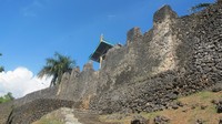 Masih di Sulawesi tepatnya di Bau-bau, Sulawesi Tenggara maish berdiri megah Benteng Keraton Buton. Pada tahun 2006, benteng ini tercatat sebagai benteng terluas di dunia dalam Guinness Book of Record dan Museum Rekor Indonesia (MURI) (Afif Farhan/detikTravel)