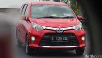 detikOto menyetir Calya G M/T dari Garut Kota hingga Bandung dengan kondisi jalan yang menanjak, menurun, macet di tengah kota dan jalan lancar di Tol Padaleunyi.