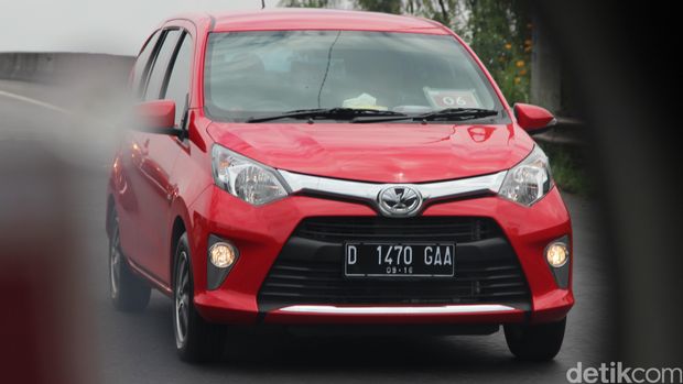 Pengaturan spion mempermudah melihat kendaraan lain