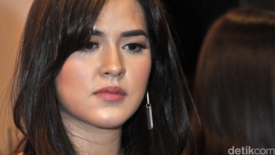 Bengong Aja Raisa Tetap Cantik, Setuju?