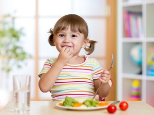 Si Kecil Tak Suka Bayam? Olah Saja Menjadi 5 Makanan Enak Ini!