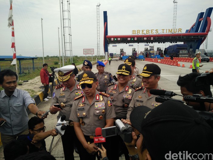 Ditemani Kakorlantas, Kapolri Pantau Arus Lalu Lintas di Brexit