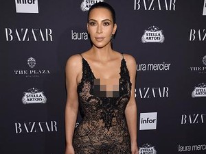 Kim Kardashian Selfie 1.500 Kali Dalam Sehari Saat Liburan