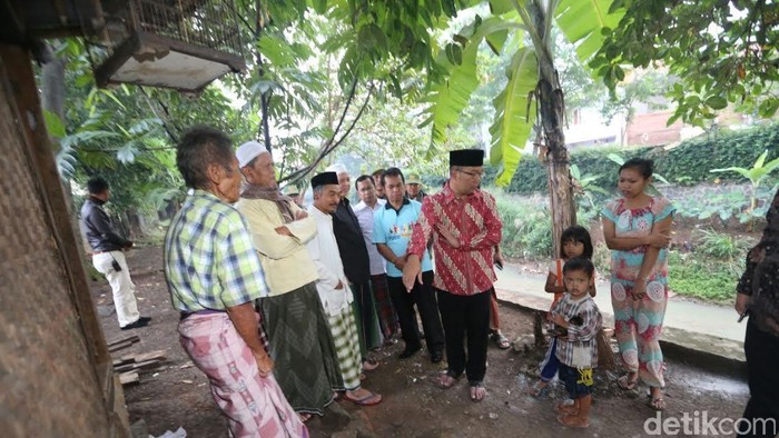 Dengar Nasib Pak Anda Eks Tukang Kebun Gedung Sate, Ridwan Kamil Bantu Beri Kontrakan