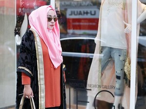 Foto: Ketika Anniesa Hasibuan Gelar Fitting Bersama 23 Model NYFW
