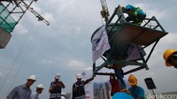 Perusahaan menargetkan properti baru tersebut dapat beroperasional secara resmi pada pertengahan tahun depan. Hingga saat ini, penjualan Office Tower One sudah mencapai 60 persen.