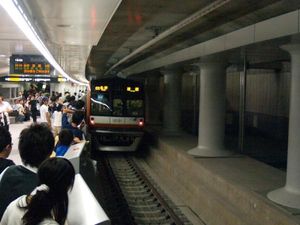 Gunakan Teknologi AI, Tokyo Metro Bantu Penumpang Carikan Gerbong Kosong