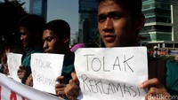 Sebelumnya, menteri Koordinator Bidang Kemaritiman Luhut Binsar Pandjaitan menyatakan tak ada yang salah dengan reklamasi Pulau G di pantai utara Jakarta. Oleh karena proses pembangunan di Pulau G tetap dilanjutkan.