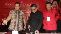 Sekjen PDIP Hasto Kristiyanto (tengah), Kepala BNN Budi Waseso (kiri) dan Wakil Gubernur DKI Jakarta Djarot Saiful Hidayat menghadiri penutupan Sekolah Partai Calon Kepala Daerah dan Wakil Kepala Daerah PDI Perjuangan angkatan ke-2 di Wisma Kinasih, Cilangkap, Tapos, Depok, Jawa Barat, Sabtu  (10/9/2016).
