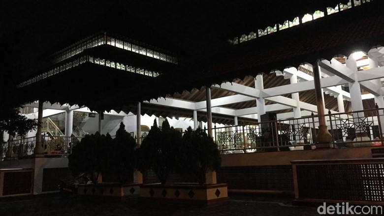 Presiden Jokowi Salat Idul Adha di Masjid Agung Serang