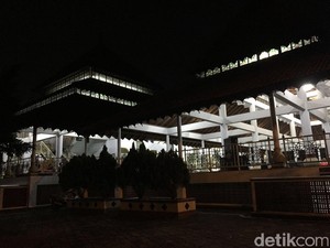 Presiden Jokowi Salat Idul Adha di Masjid Agung Serang
