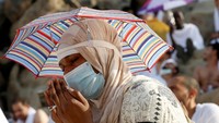 Seorang jamaah tengah berdoa di Arafah. REUTERS/Ahmed Jadallah.