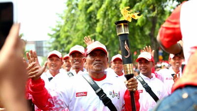Pelatih Pertina Karawang Terima Api PON
