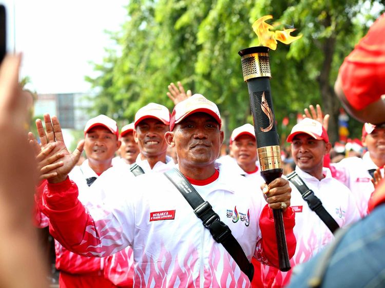 Pelatih Pertina Karawang Terima Api PON