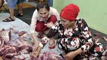 Suasana Potong Kurban di Rumah Ayu Ting Ting