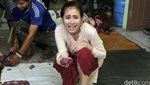 Suasana Potong Kurban di Rumah Ayu Ting Ting