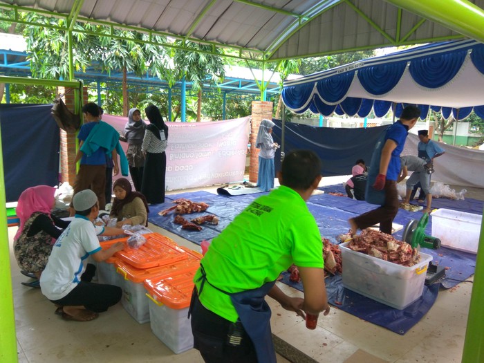 Begini Tertibnya Pemotongan Kurban di Percontohan RPH Al Azhar Pulogebang