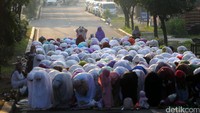 Jalan Juanda ditutup untuk Salat Idul Adha.