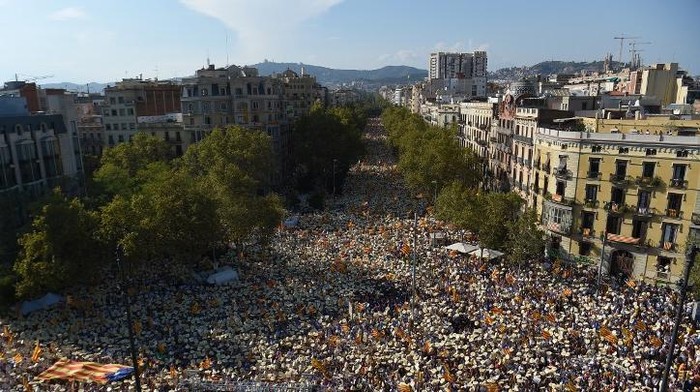 Ingin Merdeka dari Spanyol, 800 Ribu Warga Catalonia Penuhi Jalanan