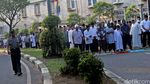 Warga Depok Salat Idul Adha di Jalan Juanda